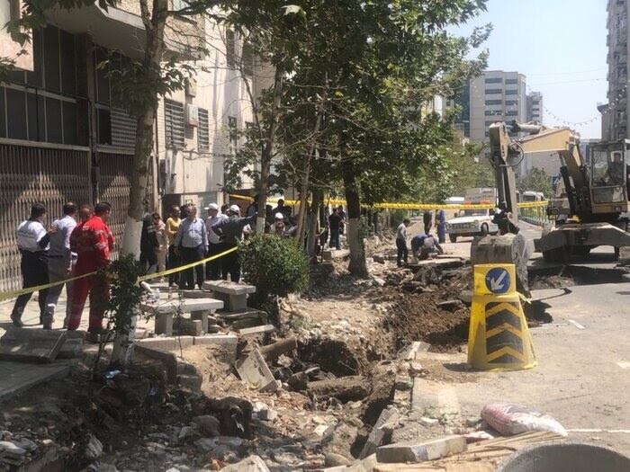 آبفا: اسرائیل با ارسال پرتابهای باعث شکستگی یکی از خطوط لوله آب در اطراف میدان قدس تهران شده/ این حادثه خللی در تامین آب شرب پایتخت ایجاد نمیکند/ نیروهای امدادی برای ترمیم این خط لوله، در محل مستقر هستند
