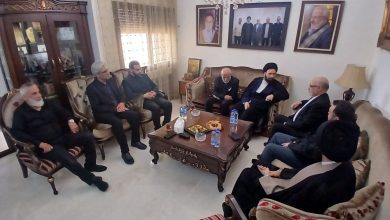 دیدار سید علی خمینی با خانواده شهید نصرالله در بیروت