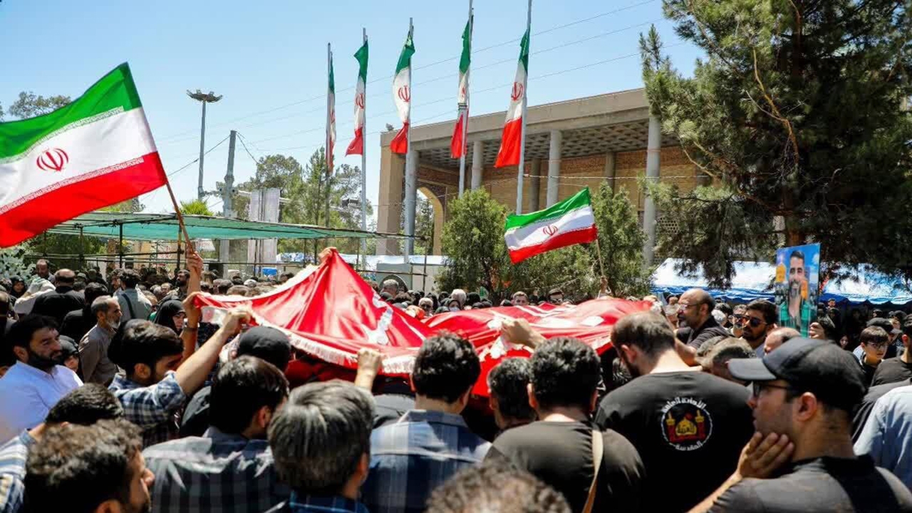 سومین مرحله خاکسپاری شهدای حملات وحشیانه رژیم صهیونی در بهشت زهرا (س)