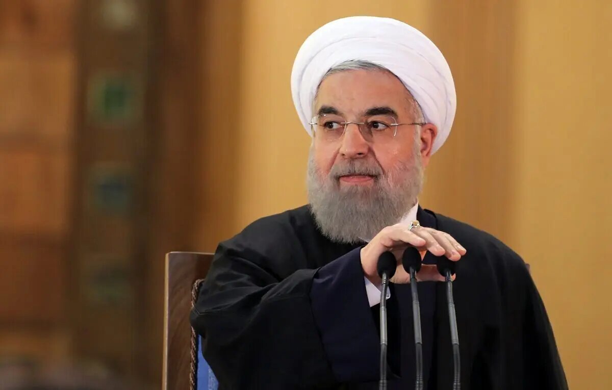 عکس/ حسن روحانی و رهبر انقلاب روی عرشه کشتی