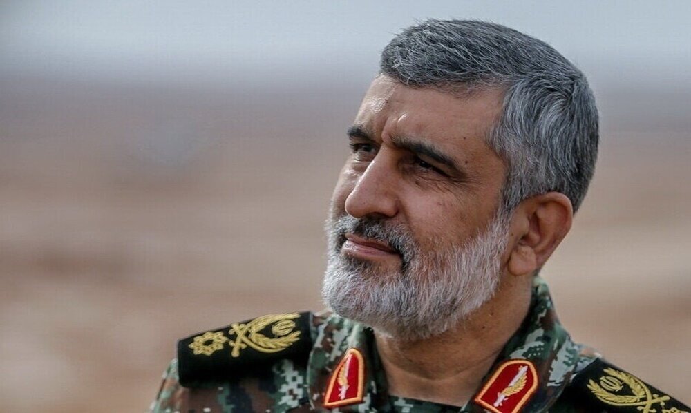قرائت وصیتنامه شهید حاجی زاده در یک مراسم/ غرب‌گراها و لیبرال‌ها هدفی جز تسلیم ملت ایران ندارند/ اگر کسی را آزردم و گناهی از من سر زد عذر می‌خواهم