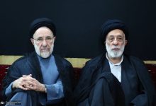 همنشینی هادی خامنه‌ای و خاتمی در یک مراسم عزاداری +تصاویر