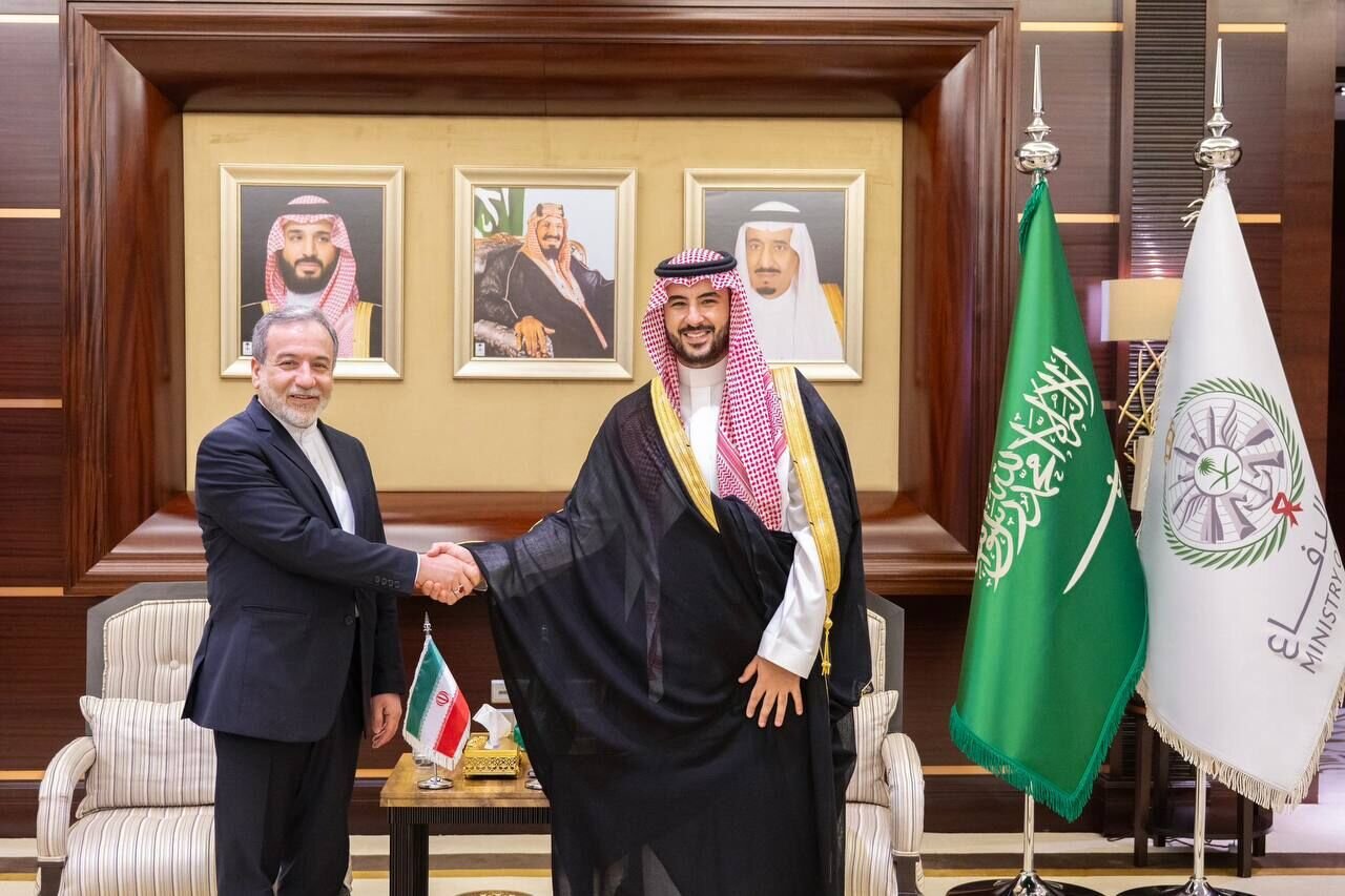 توئیت وزیردفاع عربستان درباره دیدار با عراقچی