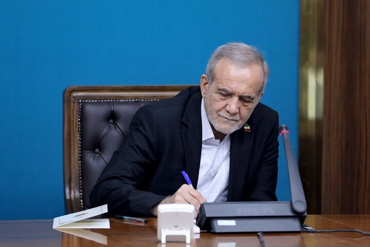 جلسه شورای عالی فضای مجازی بدون تصمیم در باره فیلترینگ برگزار شد دبیر شورایعالی فضای مجازی: جای تشکر دارد که حوزه اقتصاد دیجیتال در ایام جنگ، اجازه نداد زندگی مردم در حوزه بانکی و .... تعطیل شود