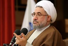دولت و رئیس‌جمهور آمریکا کافر حربی هستند و مال و جان آن‌ها برای ما مباح است