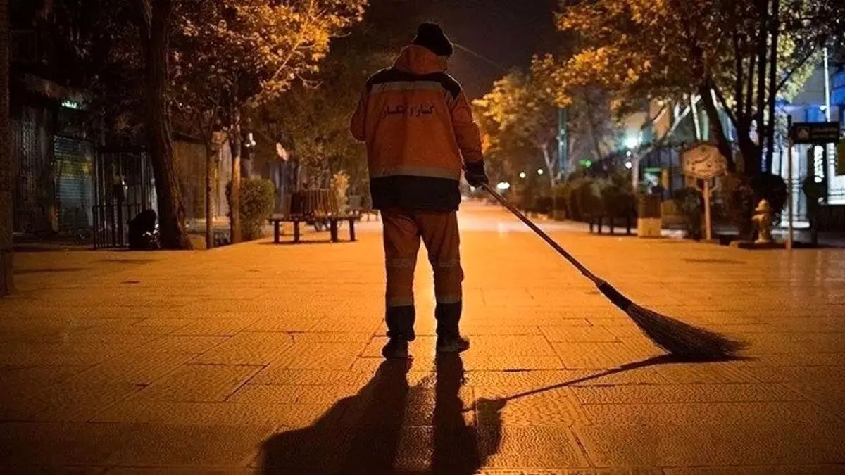 امانی، عضو شورای شهر تهران: متأسفانه در بزرگراهها همچنان از نیروی انسانی برای نظافت استفاده میشود؛ در حالی که این کار باید توسط ماشینهای مخصوص انجام شود/ سرعت بالای خودروها، جان پاکبانها را تهدید میکند و تا کنون چندین مورد تصادف منجر به فوت گزارش شده