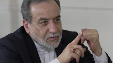 عراقچی: با «ویتکاف» همیشه و به صورت مستقیم، از طریق فضای مجازی تبادل پیام دارم؛ این اختیار به من داده شده/ اگر دیپلمات‌ها حرفی می‌زنند، اقدام و ملاقاتی می‌کنند، دستورالعمل آن قبلا تنظیم شده