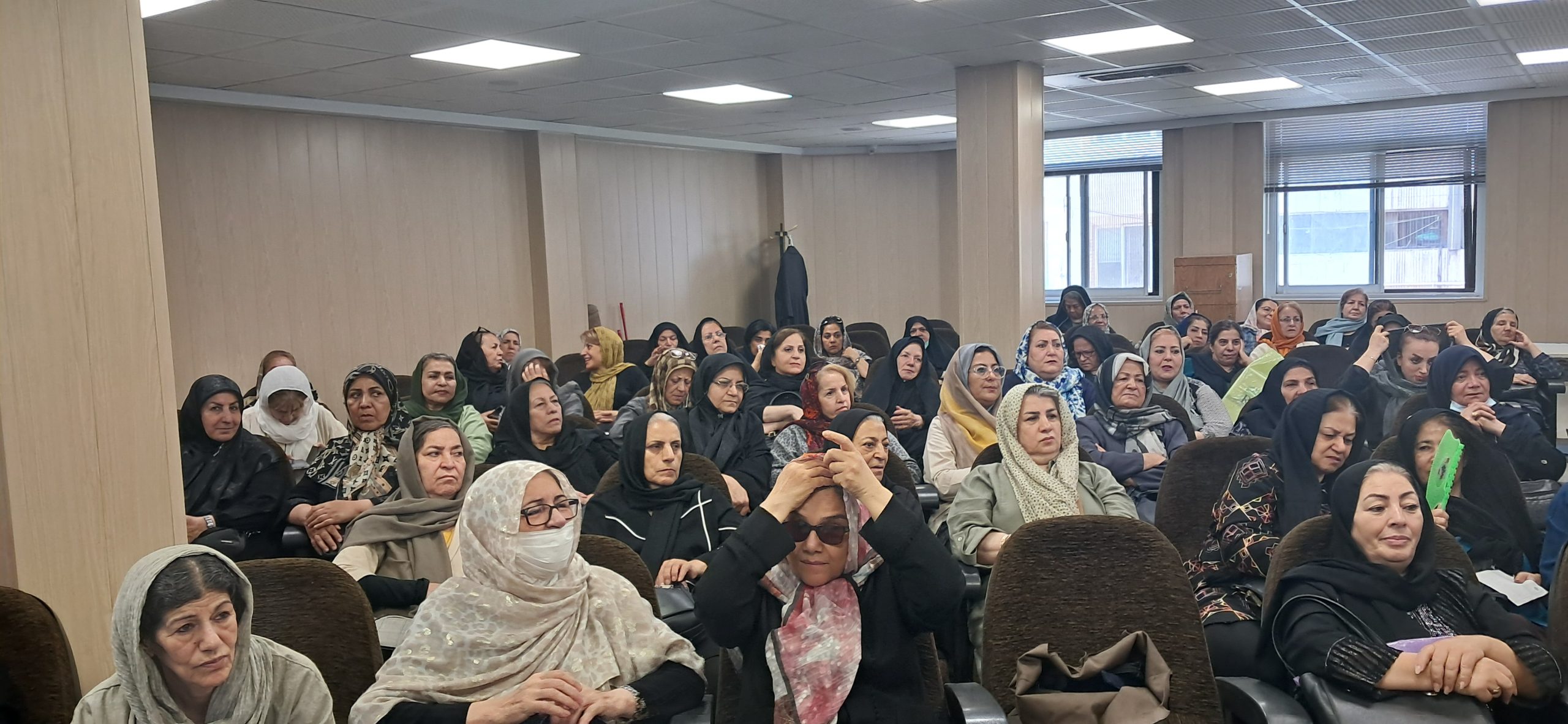 انتقاد از مصوبه اخیر دولت و لحاظ نکردن منابع و مصارف تامین اجتماعی در شرایط فعلی/ پرداخت معوقات فروردین ماه در دستور کار کانون های بازنشستگان