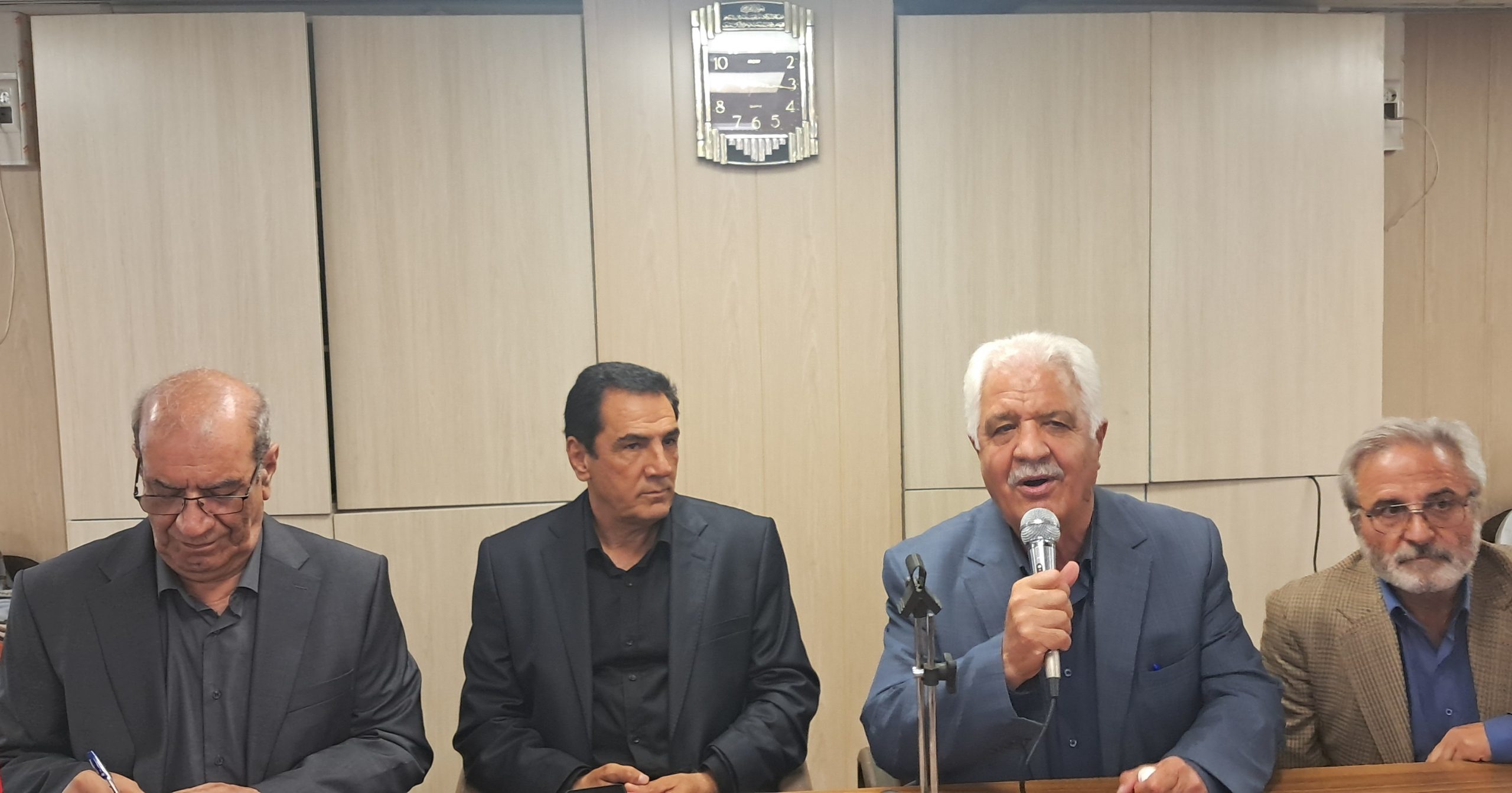 انتقاد از مصوبه اخیر دولت و لحاظ نکردن منابع و مصارف تامین اجتماعی در شرایط فعلی/ پرداخت معوقات فروردین ماه در دستور کار کانون های بازنشستگان
