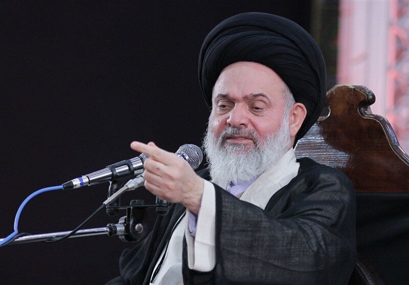امام جمعه قم: باید مسیر خودکفایی را در عرصههای مختلف دنبال کنیم / امروز مردم آگاهتر از همیشه، همان فریاد «مرگ بر آمریکا» را سر میدهند