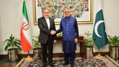 رایزنی وزرای خارجه ایران و پاکستان/ گفت‌و‌گو درباره افزایش تعاملات دو جانبه در زمینه‌های مهم