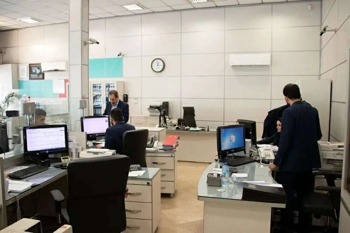 مدیریت بحران: به مدت ۲ هفته به علت گرمای هوا و به منظور پایداری تأمین انرژی، چهارشنبه‌ها در اصفهان تعطیل شد