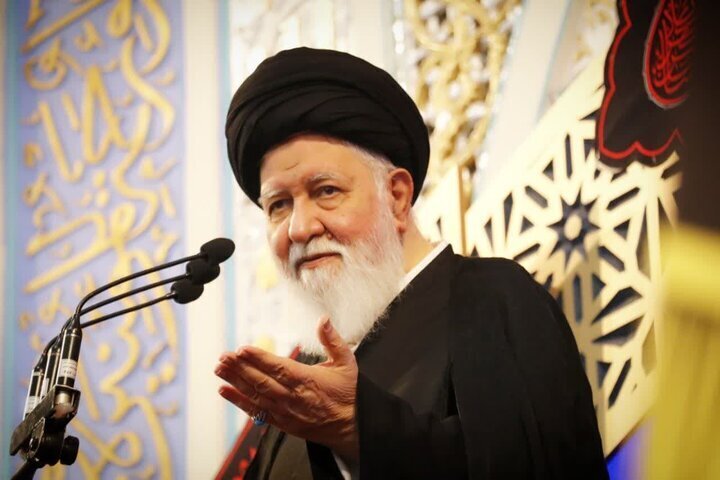 علم الهدی: برخی افراد سادهلوح در این شرایط به سمت خرید ارز و طلا رفتهاند / برخی از خواهران ما که در برابر دشمن ایستادگی کردهاند، بدانند که بیتوجهی به حجاب، خدمت به دشمن است