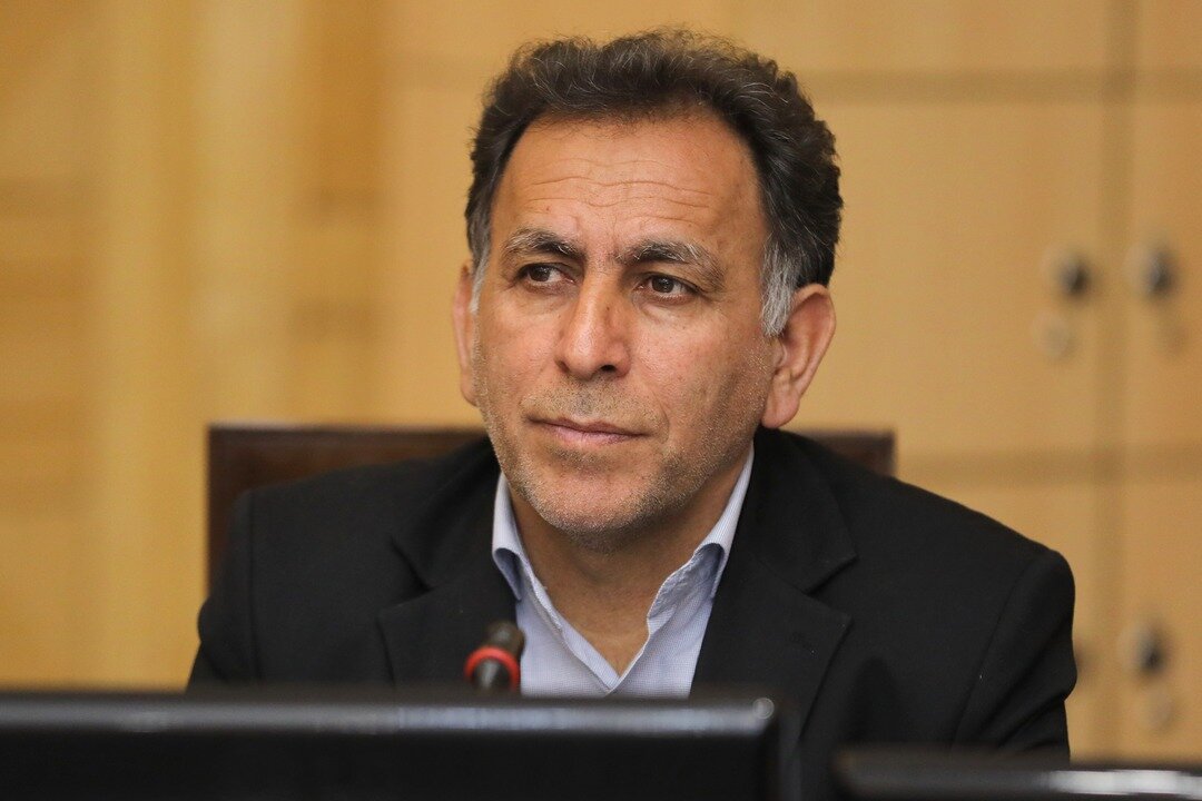 نماینده مجلس: برای خروج از NPT عجله نمیکنیم / برای خروج از انپیتی یا بستن تنگه هرمز کل نظام تصمیم میگیرد/ در بحث دفاعی عقبنشینی نمیکنیم