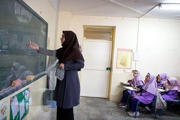 خبر مهم برای معلمان بازنشسته/ مرحله دوم متناسب‌سازی سال ۱۴۰۰ با حقوق این ماه پرداخت می‌شود