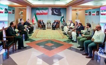 پزشکیان: باید کشور های مسلمان با یکدیگر متحد شوند/ نواز شریف: مقاومت ایران تنها مقابله با یک رژیم نبود، بلکه مواجهه‌ای شجاعانه با قدرت‌های جهانی بود
