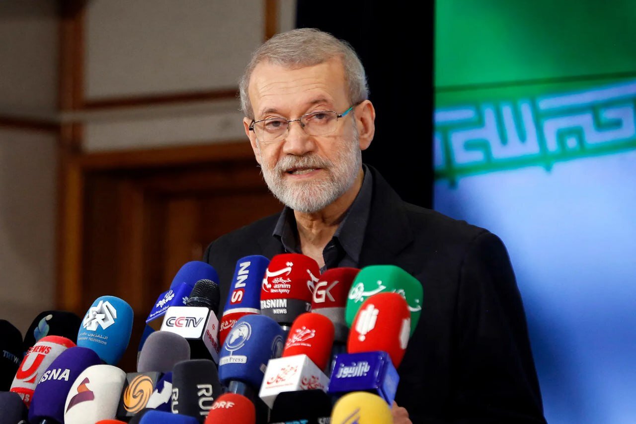 آسوشیتدپرس: انتصاب لاریجانی به این معناست که به دنبال تغییر از مسیر تندروی به سمت یک مسیر میانهروتر است