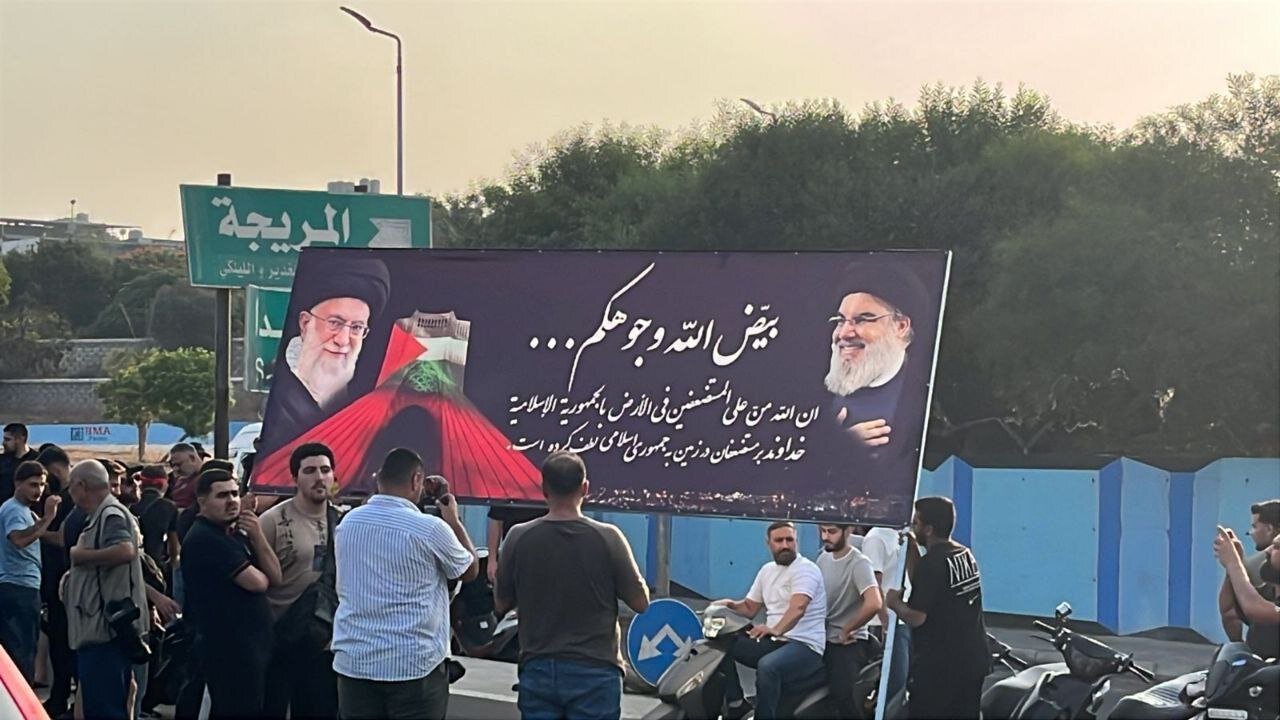 لاریجانی وارد لبنان شد/ تصاویری از استقبال از دبیر شورای عالی امنیت ملی در بیروت