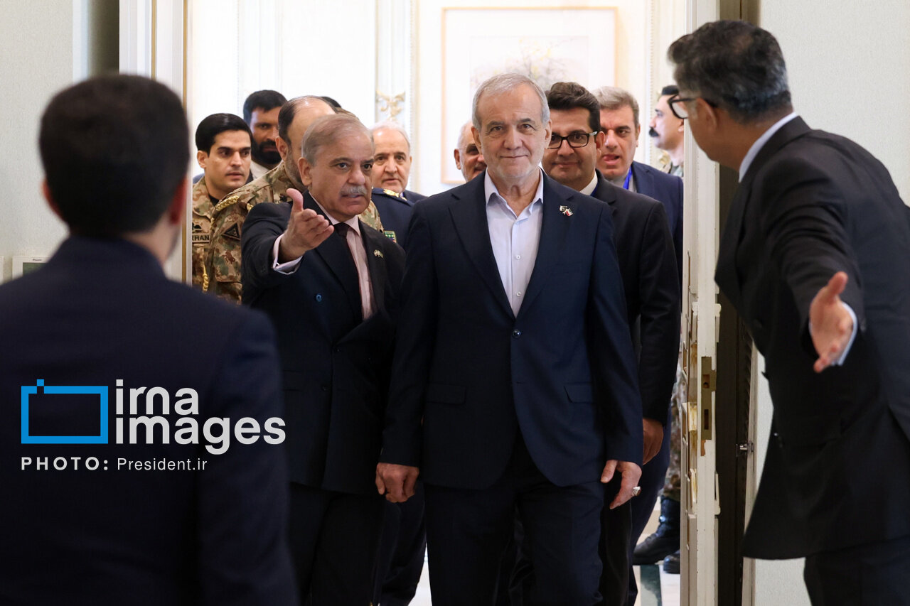 ژنرال پاکستانی: هیچ چیزی مانع از تلاش پزشکیان نشد/او در جنگ ۱۲روزه دستاورد بزرگی داشت/او یک پزشک است و به خوبی از ایران صیانت میکند