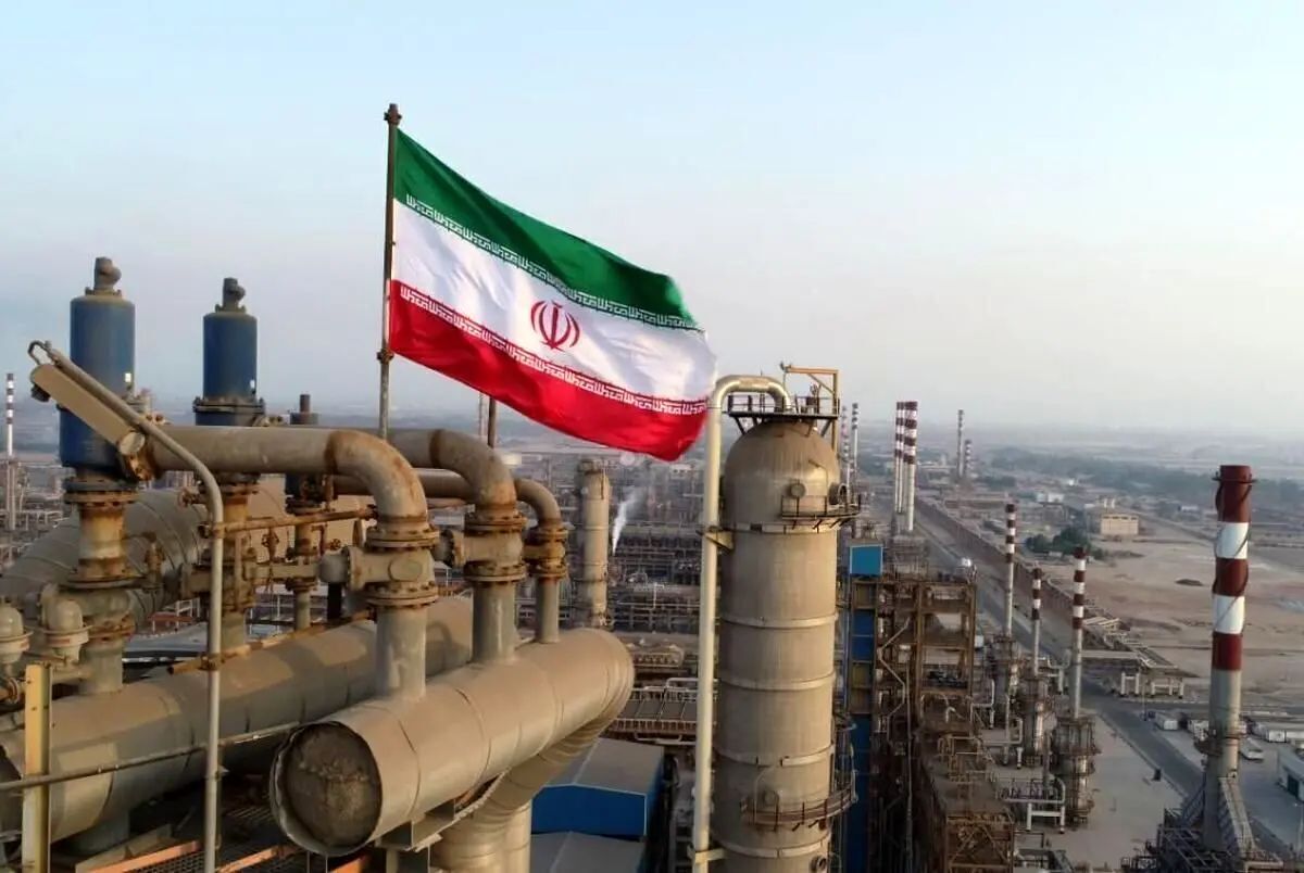 مرکز پژوهشهای مجلس: تولید نفت کشور در خرداد ماه، نسبت به سال قبل، کاهش یافته/ در بخش نفت خام و گاز طبیعی، رشد اقتصادی منفی ۲.۹ درصدی نسبت به سال گذشته داشتهایم
