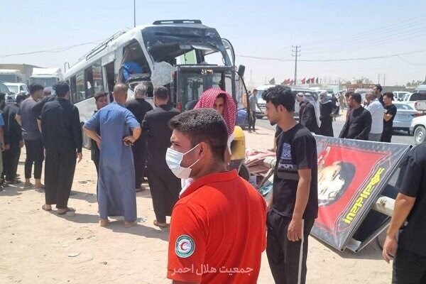تصادف مینیبوس حامل زائران ایرانی در محور نجف به کربلا/ ۱۶ نفر مصدوم شدند