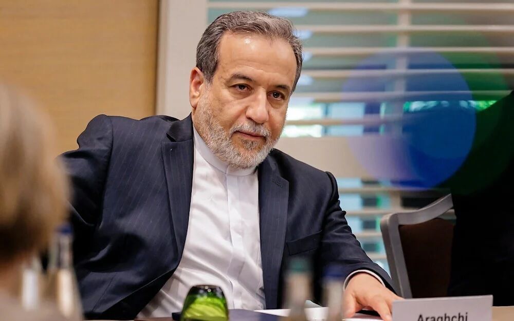 آیا ممکن است با توجه به انتخاب لاریجانی، مذاکرات به شورای امنیت ملی منتقل شود؟ / عراقچی: فکر می‌کنم در دوره جدید نیز، مذاکرات به شکل و روند سابق ادامه پیدا می‌کند