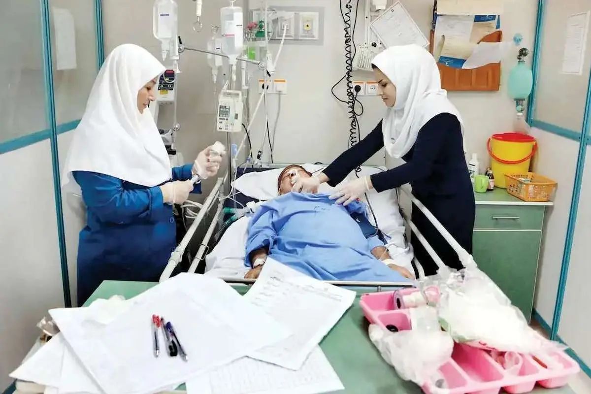 سازمان نظام پرستاری: کمبود پرستار به مرز بحران رسیده؛ رفاهیات آنها ناچیز است و قانون مشاغل سخت نیز به درستی اجرا نمیشود/ مبلغ خدمات پرستاری برای هر ساعت، کمتر از ۴۰ هزار تومان است که باید اصلاح شود