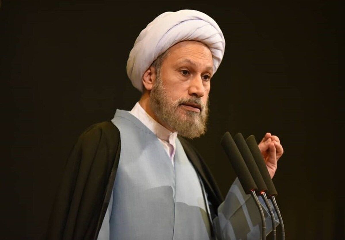 امام جمعه شیراز: نتیجه نظرسنجی‌ [موسسات غربی] نشان می‌دهد که دل‌های مردم اروپا و آمریکا، با ما همراه شده