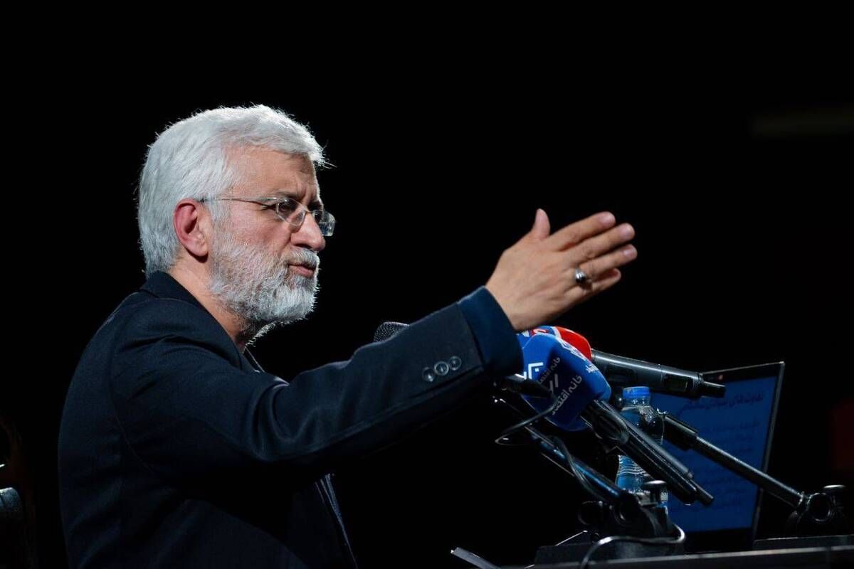 جلیلی: اینکه عدهای بگویند رشد اقتصادی بالاتر از ۳.۵ درصد امکان ندارد، تقویت دولت نیست؛ دولت قوی رشد ۸ درصد را محقق میکند