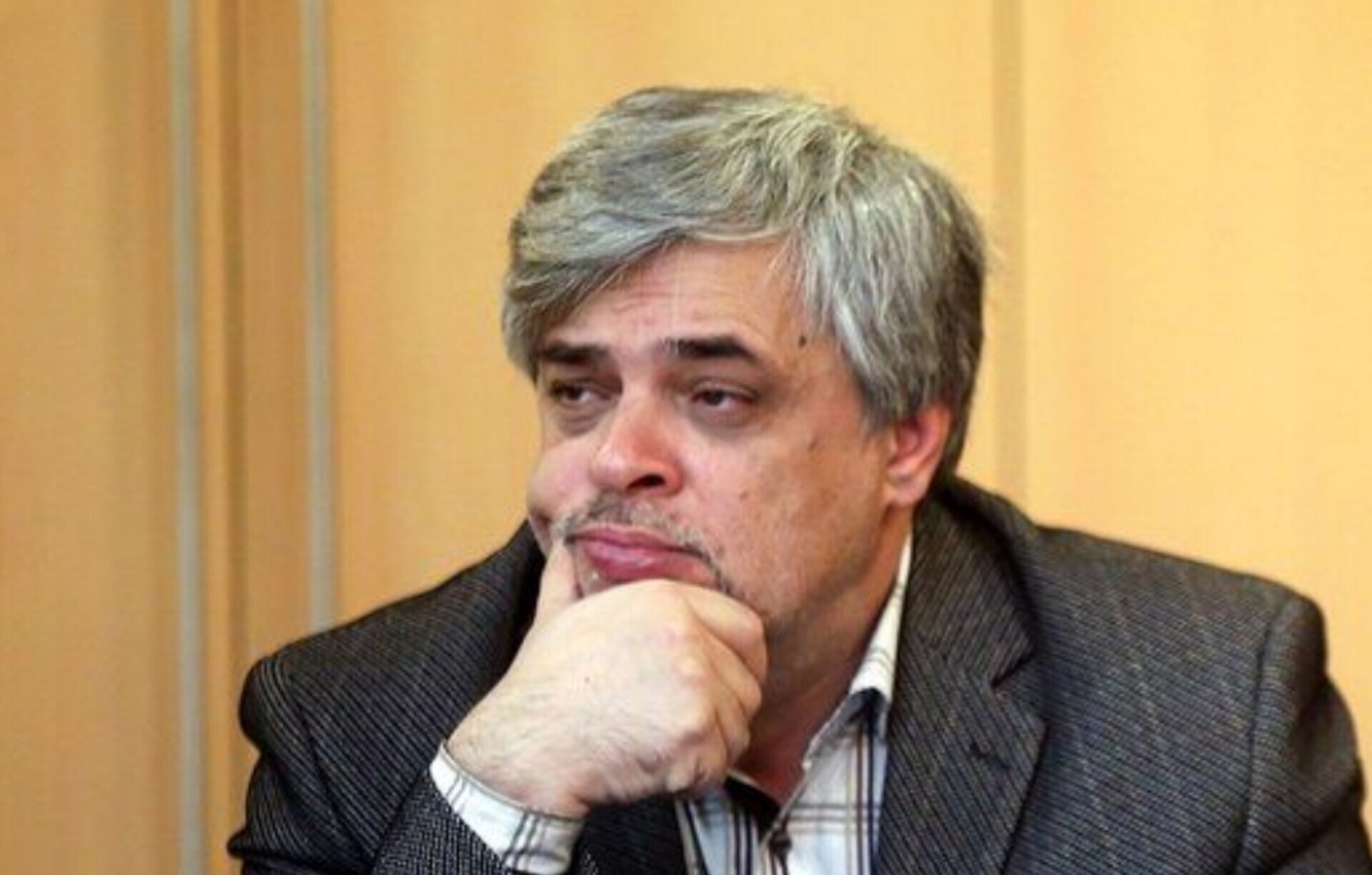 مهاجری، فعال سیاسی اصولگرا خطاب به عراقچی: اسرار هستهای و متن مذاکرات را نزد بچهها نگویید، چه رخت نماینده مجلس تن آنها باشد، چه کارشناس تلویزیون باشند