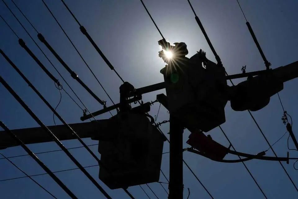 بازگشت پیک مصرف برق به زیر ۶۰ هزار مگاوات بعد از ۷۴ روز
