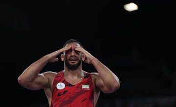 شاهکار آذرپیرا مقابل قهرمان المپیک؛ رونمایی از چهارمین فینالیست کشتی ایران