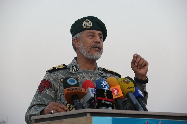 فرمانده ارشد ارتش: هنر امام راحل (ره) در جنگ تحمیلی این بود که این جنگ به دفاع مقدس تبدیل شد/ از ۲۷ کشور اسیر داشتیم