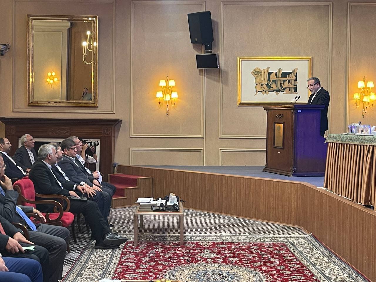 عراقچی: ایران قربانی یک‌جانبه‌گرایی آمریکاست /باید از گرفتار شدن در بلندپروازی های غیرواقع بینانه پرهیز کنیم