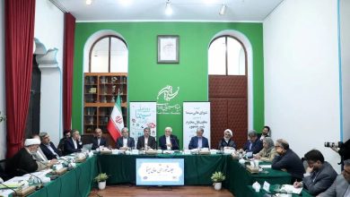 دعوت عارف از هنرمندان خارج نشین برای بازگشت به ایران/ زندگی یک هنرمند عزیز ایرانی در لس‌آنجلس نمی‌چرخد و برای امرار معاش در آثار دست چندم بازی می‌کند