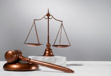 واقعیت‌های زندگی وکلا: چالش‌ها و آسیب‌های روانی ناشی از مواجهه با مشکلات مردم