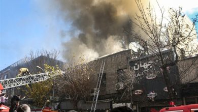 آتش‌سوزی در یک مجتمع تجاری ـ مسکونی سبزوار / ۵۱ نفر مصدوم شدند / شماری از ساکنان برای فرار به پشت‌بام پناه برده‌اند