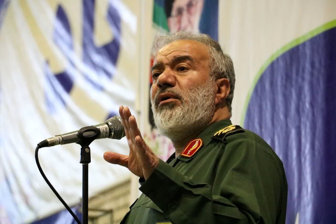 جانشین فرمانده کل سپاه: امروز در کشور ما هر فردی هر سخنی را آزادانه مطرح میکند و این موضوع باعث میشود جمعآوری اطلاعات برای دشمن آسان شود