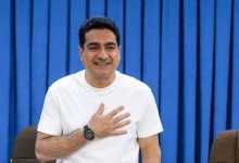 همایون شجریان خطاب به منتقدان برگزاری کنسرت آزادی: برگزاری کنسرت تلاشی برای پوشاندن مشکلات نیست / این کنسرت را با تحلیل‌ها و قضاوت‌ها گره نزنیم؛ مردم ایران سزاوار شادی‌اند