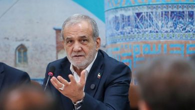 پزشکیان: از حضرت آقا درخواست کردم که کارمندان ۹ بیایند و ۱۳ بروند، چرا که کاری انجام نمی‌دهیم، کار نداریم که انجام دهیم