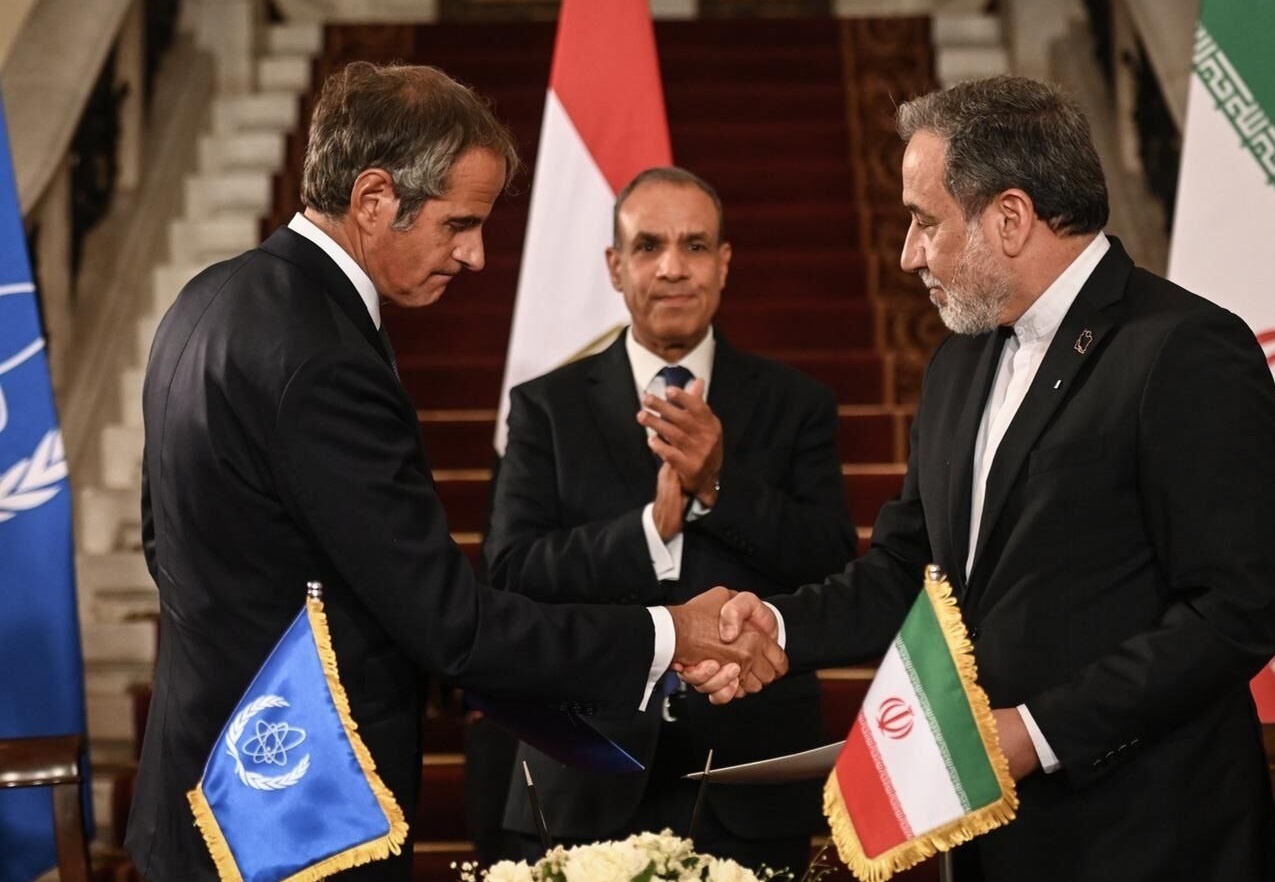 توافق قاهره یک سازوکار عملی برای همکاری برقرار می‌کند که هم شرایط استثنائی امنیتی ایران و هم الزامات فنی آژانس را بازتاب می‌دهد / اگر غربی‌ها به تعهدات خود برگردند، مسیر باقی‌ماندن ایران در ان‌پی‌تی تداوم پیدا خواهد کرد