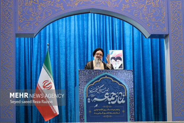 احمد خاتمی: رهبری به هیچ‌کس اجازه مذاکره در زمینه قدرت نظامی و موشکی را نمی دهند/کلید فضای مجازی در دستان آمریکاست و خط آنها خدایی نیست