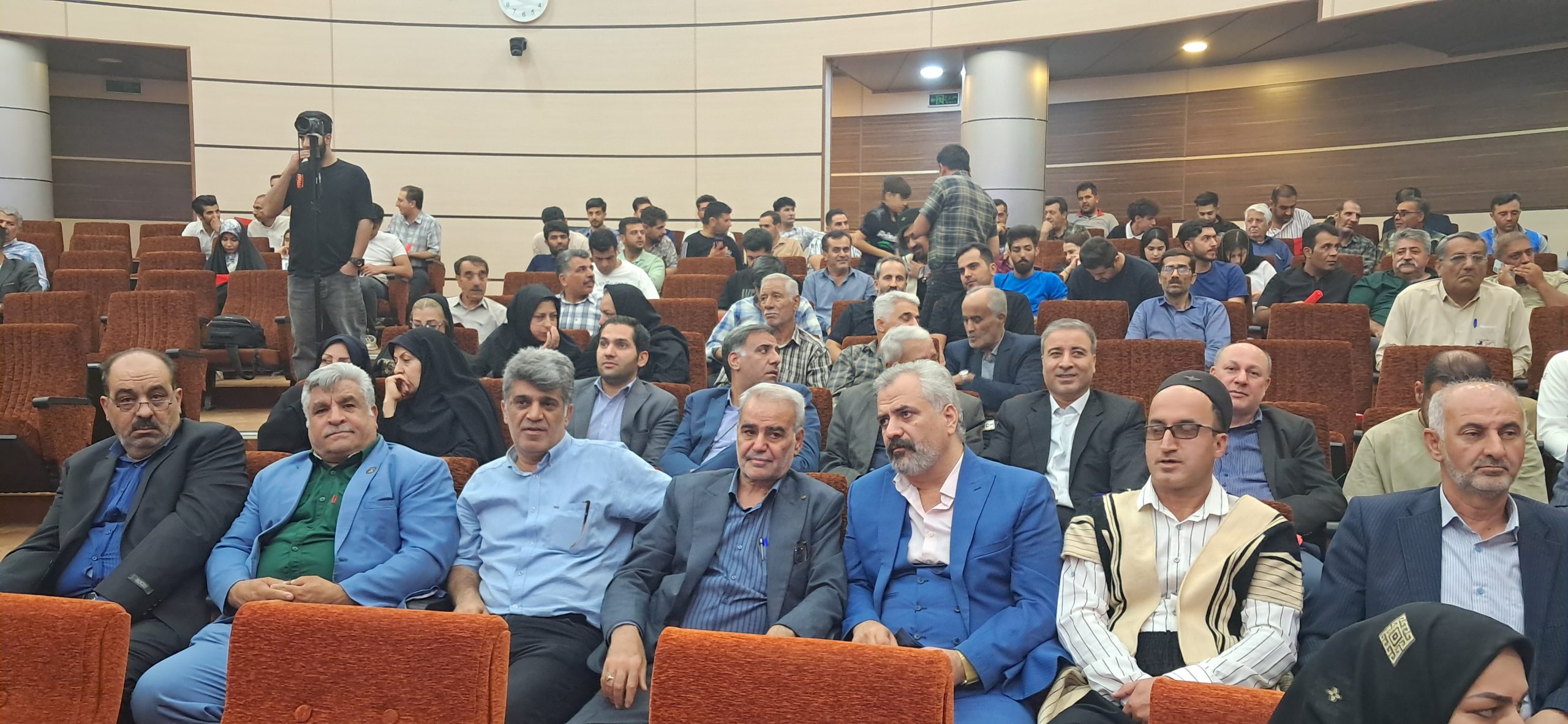 گلپور: صدای کارگران شنیده نمی‌شود / چهارمحال حتی یک کارخانه بزرگ ندارد!