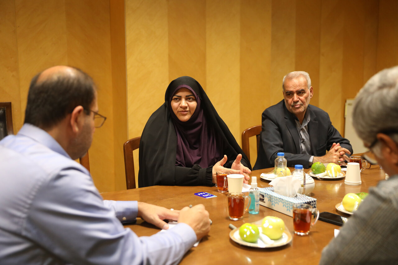 گلپور در دیدار با رئیس فراکسیون کارگری مجلس: نقش نظارتی مجلس باید پررنگتر شود