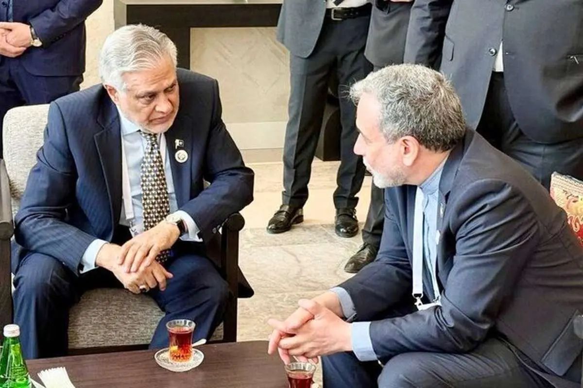 گفتوگوی تلفنی وزرای خارجه ایران و پاکستان/ تأکید بر توسعه تعاملات منطقهای و بهرهگیری از همه ظرفیتهای موجود در حوزههای تجارت و ترانزیت