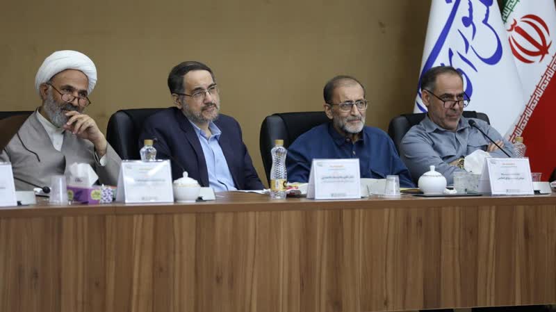 گزارش تصویری بیان مطالبات کارگری توسط گلپور رئیس کانون عالی انجمن‌های صنفی کارگران ایران در حضور اعضای کمیسیون اصل نود مجلس