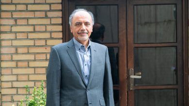 واکنش مشاور پیشین رئیس جمهور به پاسخ منفی به دعوت نشست صلح شرم‌الشیخ / ابوطالبی: آقای عراقچی! زمان مذاکرات قطعنامه ۵۹۸ طرفدار ادامه جنگ بودید