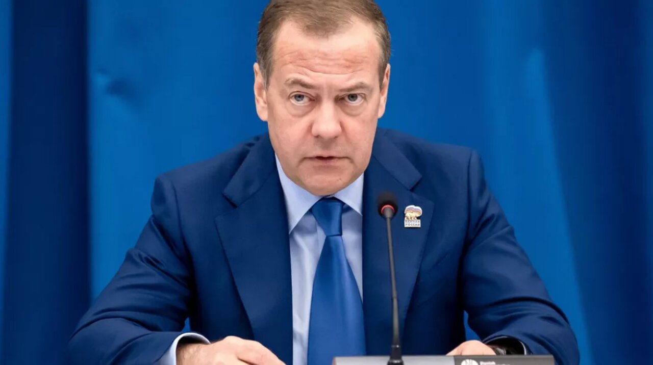 هشدار مدودف: ارسال تاماهاوک عاقبتی خوش برای هیچ‌کس به‌ویژه ترامپ نخواهد داشت / چگونه تشخیص دهیم که کلاهک متعارف است یا هسته‌ای؟