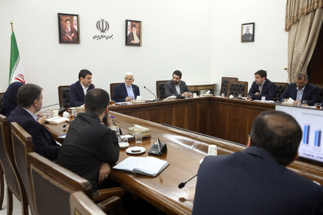 عارف: دولت چهاردهم، بستر تحقق شعار «ما میتوانیم» را فراهم کرد/ باید از اختلافات جزئی عبور کرد