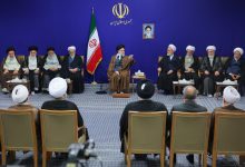 دیدار حضرت آیت الله خامنه ای با دست اندرکاران برگزاری گردهمایی بین المللی بزرگداشت آیت الله میرزا محمدحسین نائینی رهبر انقلاب: تشکیل حکومت اسلامی بر پایه ولایت در مقابل استبداد را از ارکان اندیشه سیاسی علامه نائینی بود